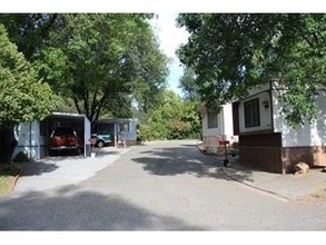 Wonderland Mobile Home & RV Park in Redding, CA - Building Photo - Building Photo