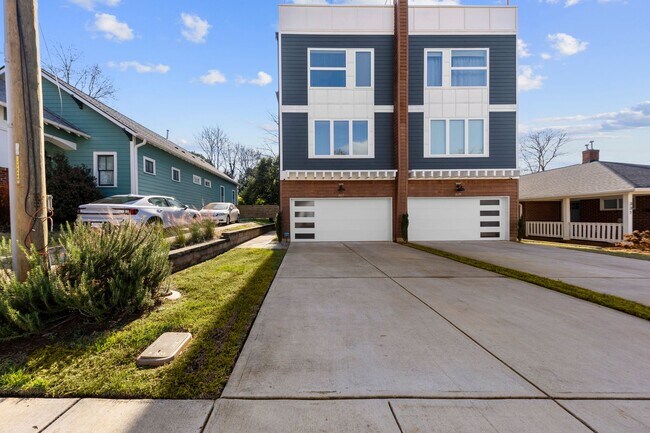 327 Coxe Ave in Charlotte, NC - Building Photo - Building Photo
