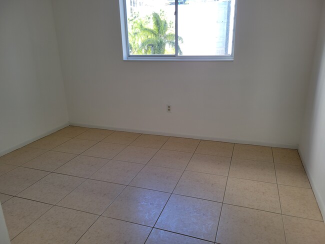 210 SW 11th St in Miami, FL - Building Photo - Building Photo