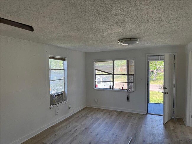 601 N Franklin Ave in Cleveland, TX - Building Photo - Building Photo