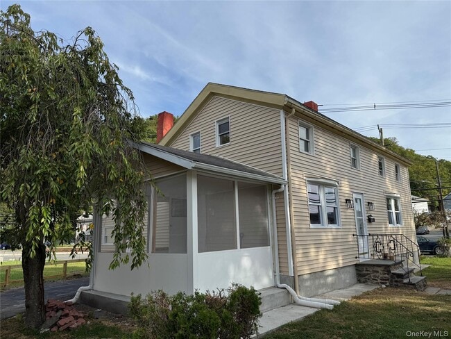 property at 3 Delaware St