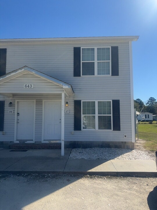 643 Fowler Manning Rd in Richlands, NC - Building Photo