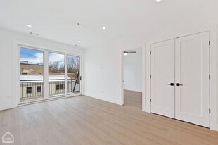 3322 N Halsted St in Chicago, IL - Building Photo