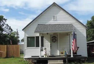 409 NE 6th St in Abilene, KS - Building Photo