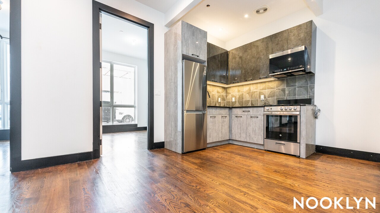 340 Irving Ave in Brooklyn, NY - Building Photo