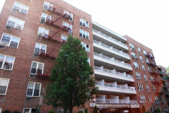 14430 Roosevelt Ave in Flushing, NY - Building Photo - Building Photo