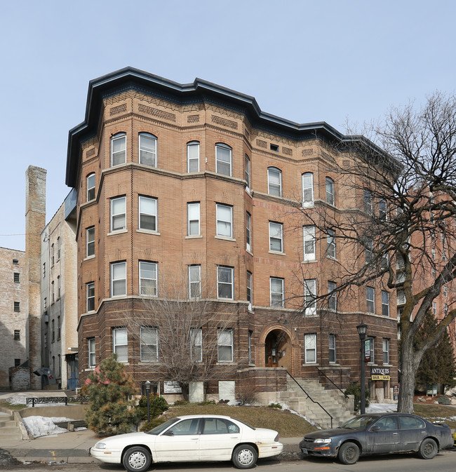 Lowry Hills Apartments in Minneapolis, MN - Building Photo - Building Photo