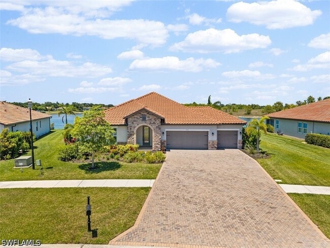 property at 2038 Grove Dr