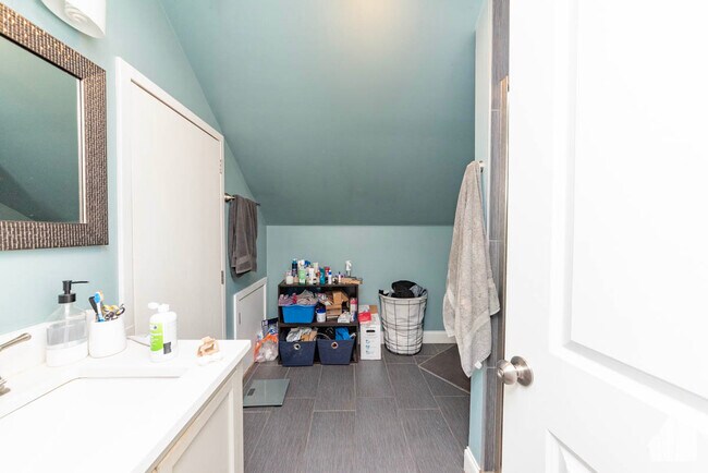 848 N Wood St, Unit 3