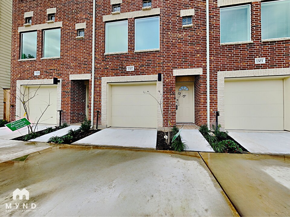 8705 Bryam St in Houston, TX - Building Photo