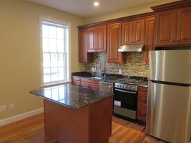 136 Inman St, Unit 3 in Cambridge, MA - Building Photo