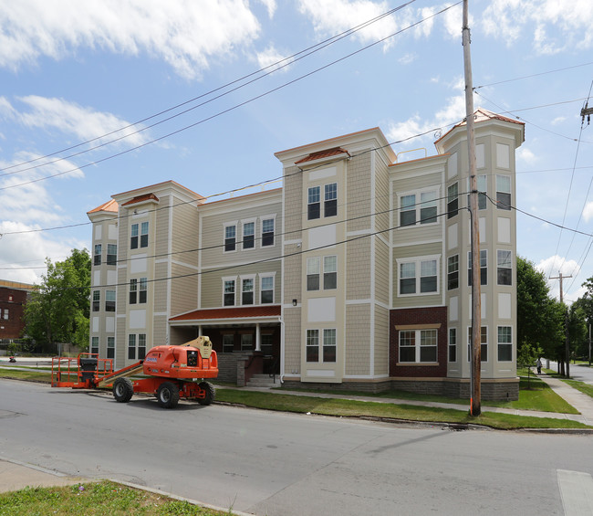 100 Hobart St in Utica, NY - Building Photo - Building Photo