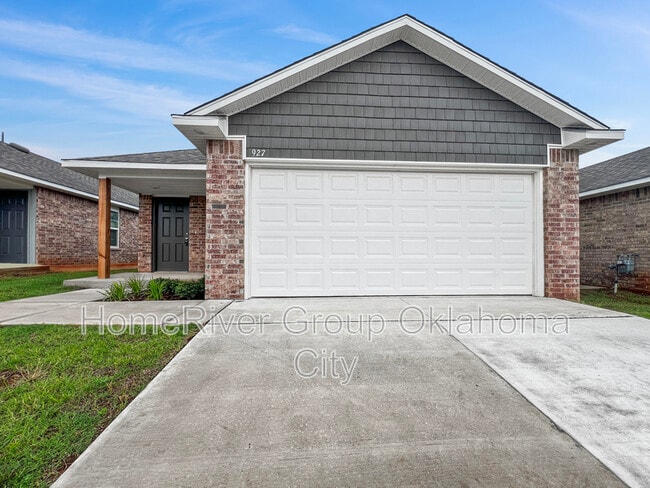 927 Hudson Rd
