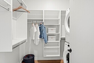 1151 W Van Buren St in Chicago, IL - Foto de edificio - Building Photo