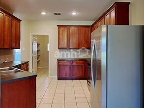 1003 Utopia Ln in Forney, TX - Foto de edificio - Building Photo