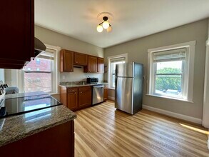 904 Massachusetts Ave, Unit 8 in Cambridge, MA - Building Photo - Building Photo