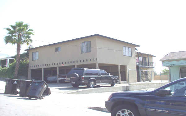 1818 Lucretia Ave in Los Angeles, CA - Building Photo - Building Photo