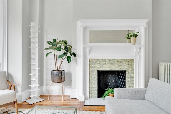 1475 Beacon St, Unit 2 in Brookline, MA - Building Photo - Building Photo