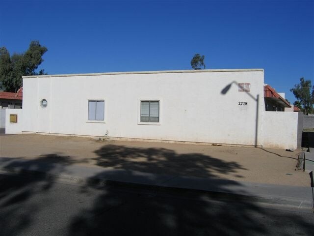 2718 E Tierra Buena Ln in Phoenix, AZ - Foto de edificio