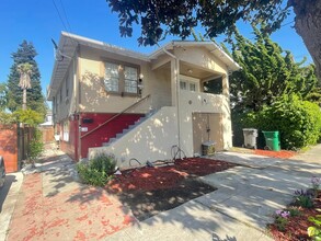 5552 Fremont St in Oakland, CA - Foto de edificio - Building Photo