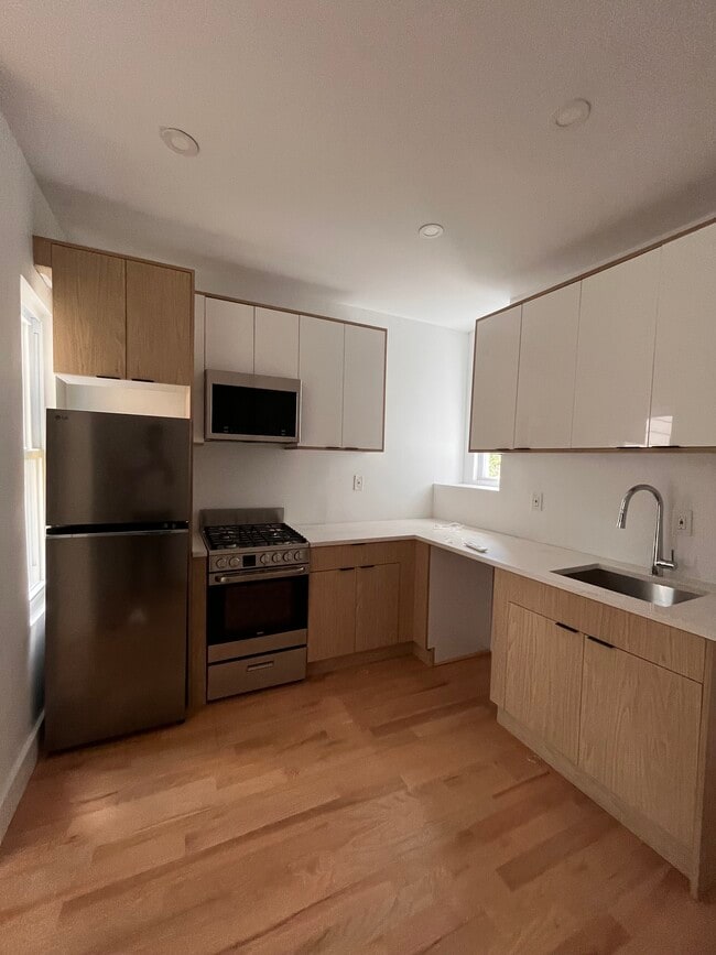 151 Williams Ave, Unit 2L