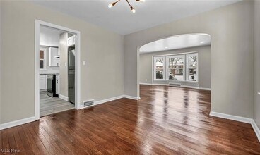 13614 Cedar Rd in University Heights, OH - Building Photo - Building Photo