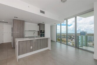 2900 NE 7th Ave in Miami, FL - Building Photo - Building Photo