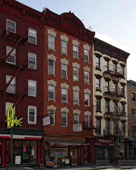 285 Bleecker St in New York, NY - Building Photo