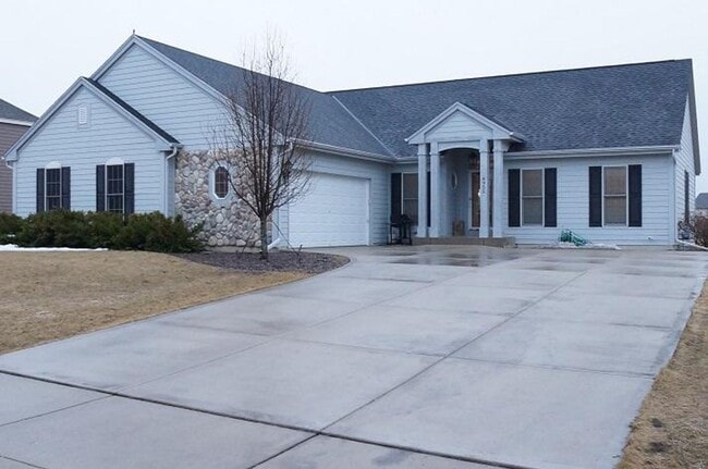 property at 4955 W Devinshire Dr