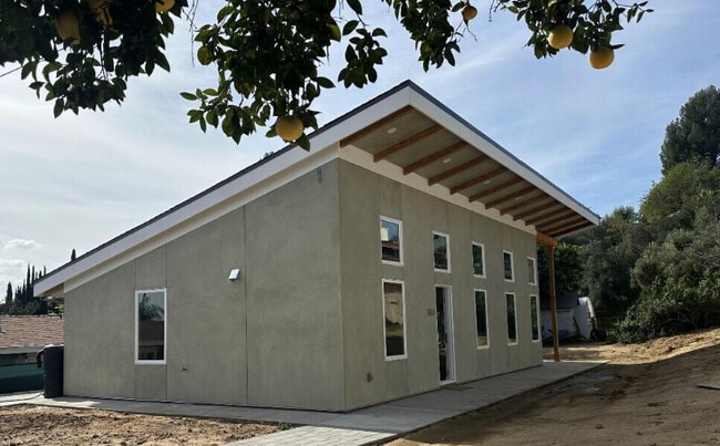 1853 N Ave 53 - Back Unit