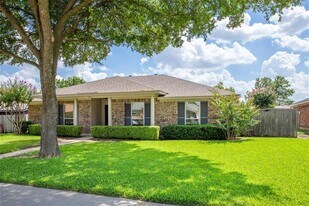900 Ledgemont Dr in Plano, TX - Building Photo