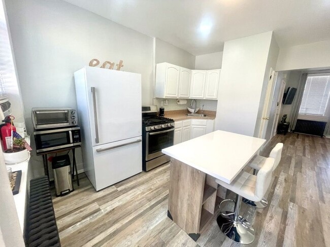 80 Malcolm Ave in Garfield, NJ - Foto de edificio - Building Photo