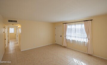 3913 Titanic Ave in El Paso, TX - Building Photo - Building Photo