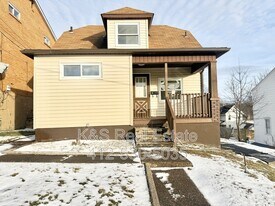 2413 Milburn St in McKeesport, PA - Building Photo