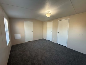 1236 N Oaklane Rd in Springfield, IL - Foto de edificio - Building Photo