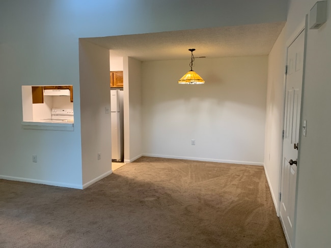 1700 Ravens Crest Dr in Plainsboro, NJ - Foto de edificio - Building Photo