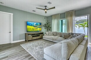 1669 Colleen St in Sarasota, FL - Building Photo