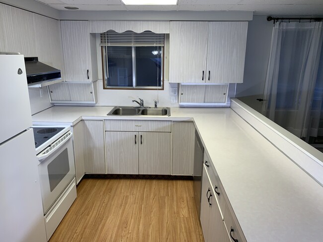 222 Seminole Rd in Norton Shores, MI - Building Photo - Building Photo