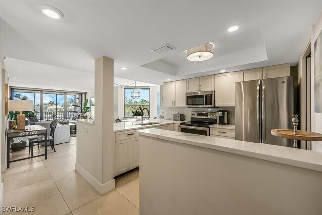 10562 Gulf Shore Dr in Naples, FL - Building Photo - Building Photo