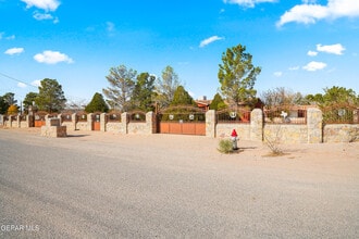 16051 Harrison Ave in El Paso, TX - Foto de edificio - Building Photo