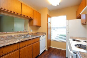 Aspen Village in Broken Arrow, OK - Building Photo - Interior Photo