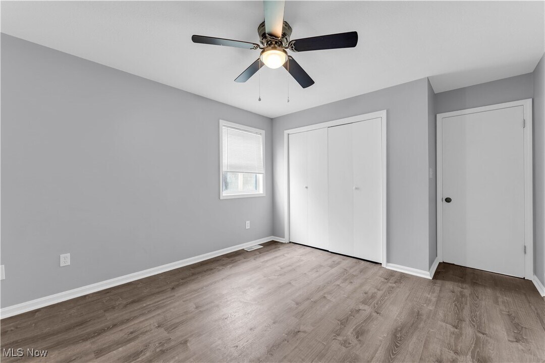 302 Louisiana Ave in Lorain, OH - Building Photo