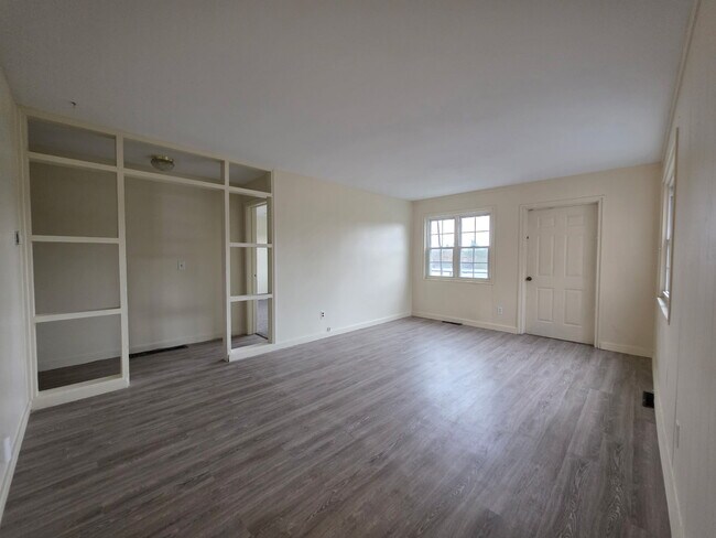 64 Albany St, Unit #2 in Cazenovia, NY - Building Photo - Building Photo