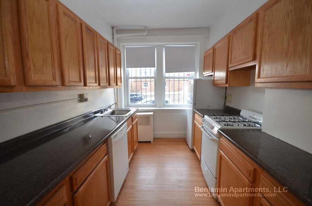 1762 Commonwealth Ave, Unit 3 in Boston, MA - Foto de edificio