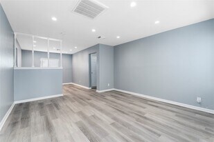 5703 Minden St in Houston, TX - Building Photo