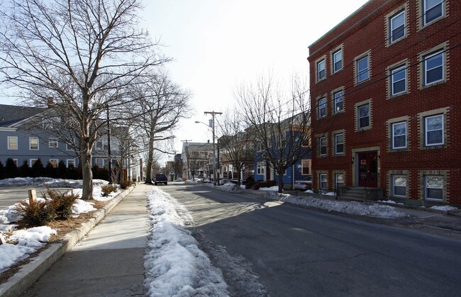 10 Dow St in Salem, MA - Foto de edificio - Building Photo