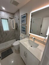 407 Hendricks Isle, Unit 407 in Fort Lauderdale, FL - Foto de edificio - Building Photo