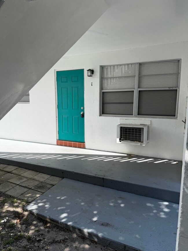 1111 N Federal Hwy in Lake Worth Beach, FL - Building Photo - Building Photo