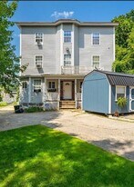 22 Prospect Ave, Unit 4 in Rumford, ME - Building Photo