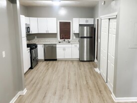 811 Locust St in Mishawaka, IN - Building Photo